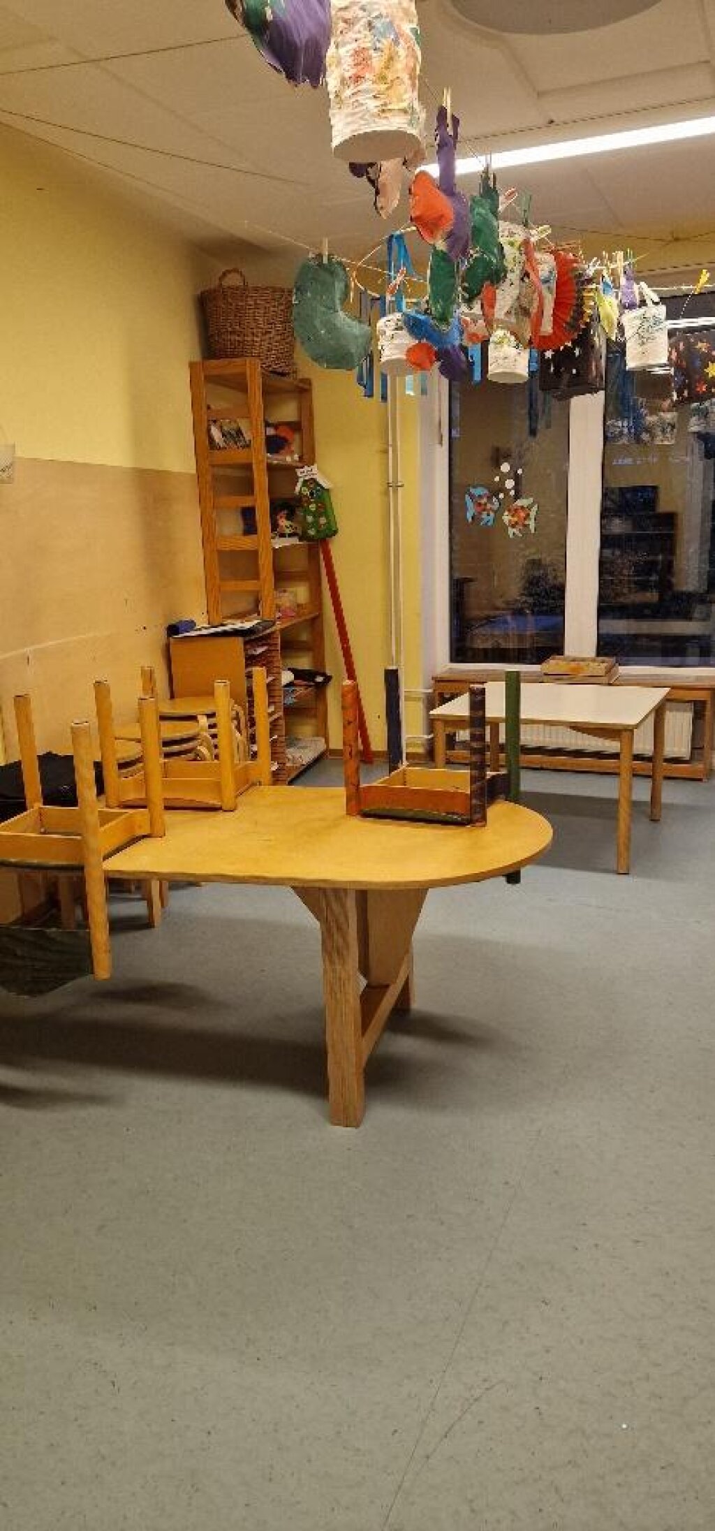 Atelier mit Bastelutensilien der AWO Kita Chi-Kita in Hamburg Osdorf.