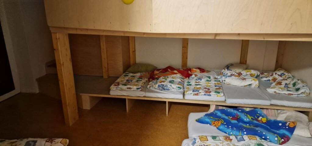 Schlafbereich mit Matratzen der Kita Kielkoppelstraße.